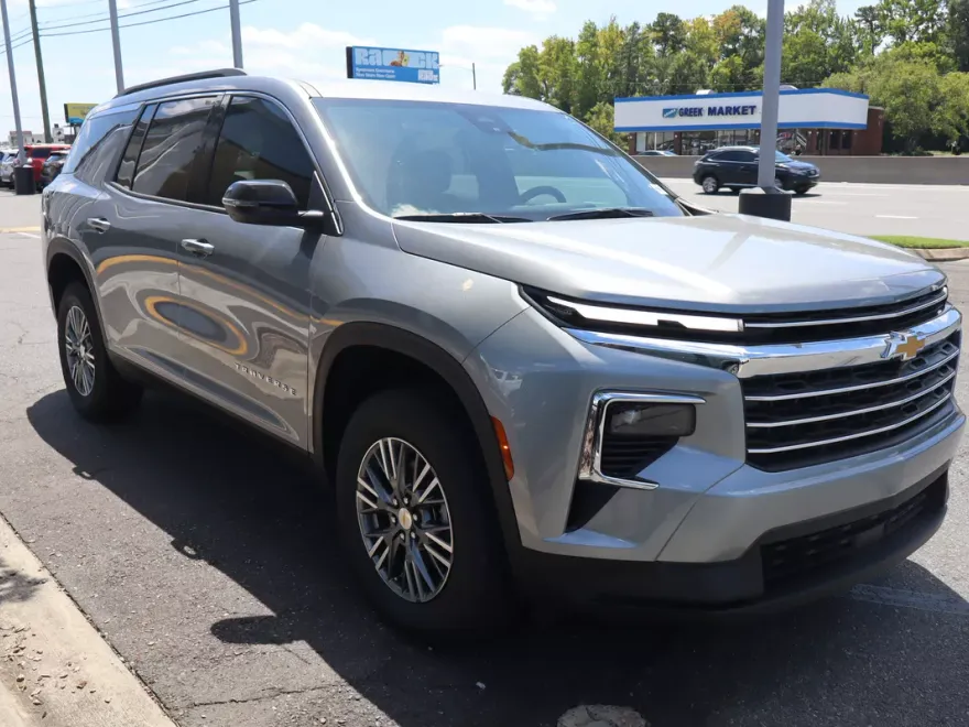 2025 Chevrolet Traverse photo 1