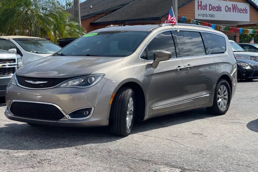 2018 Chrysler Pacifica Touring L photo 1