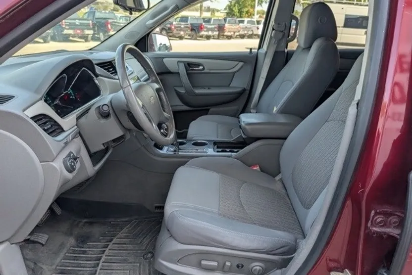 2015 Chevrolet Traverse 1LT photo 1