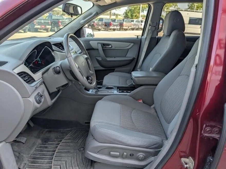 2015 Chevrolet Traverse 1LT photo 1