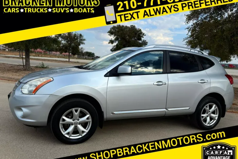2011 Nissan Rogue SV AWD photo 1