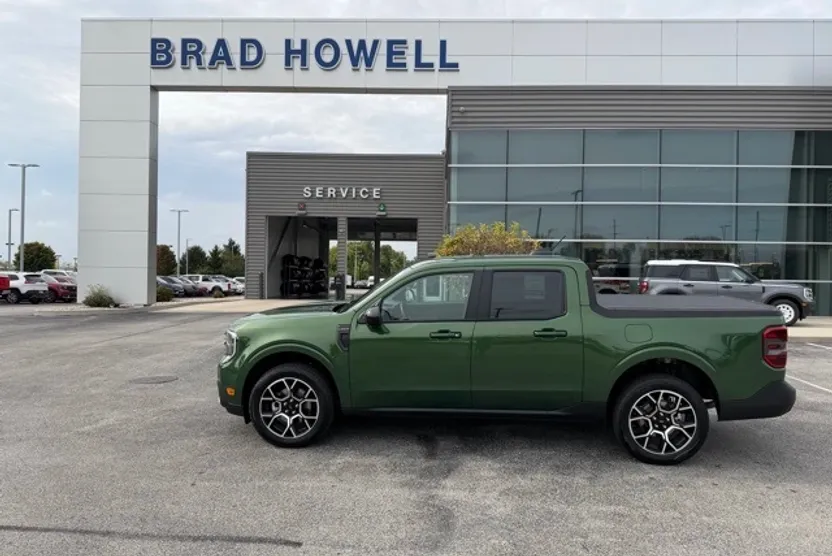 2025 Ford Maverick Lariat photo 1