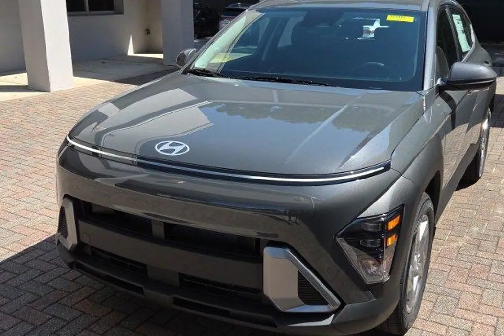 2026 Hyundai Kona SE photo 1