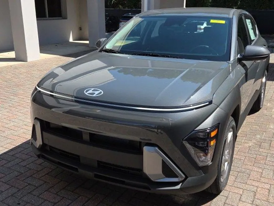 2026 Hyundai Kona SE photo 1