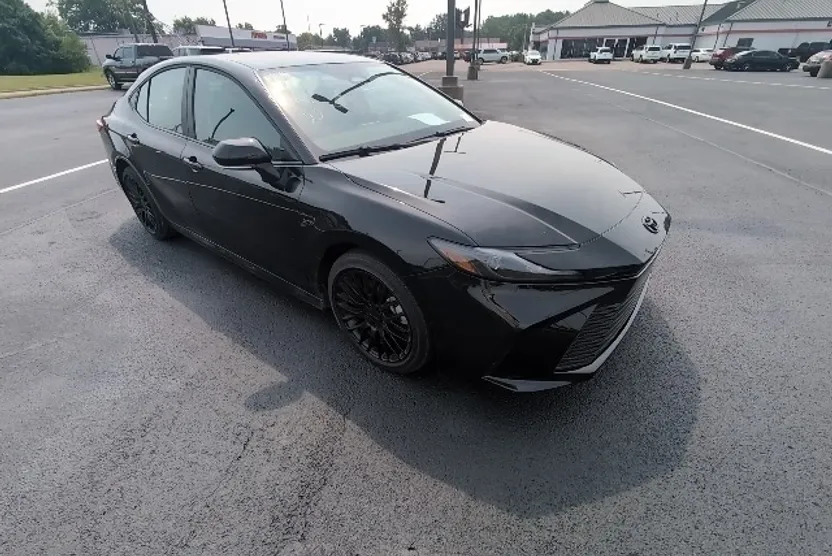 2025 Toyota Camry LE photo 1