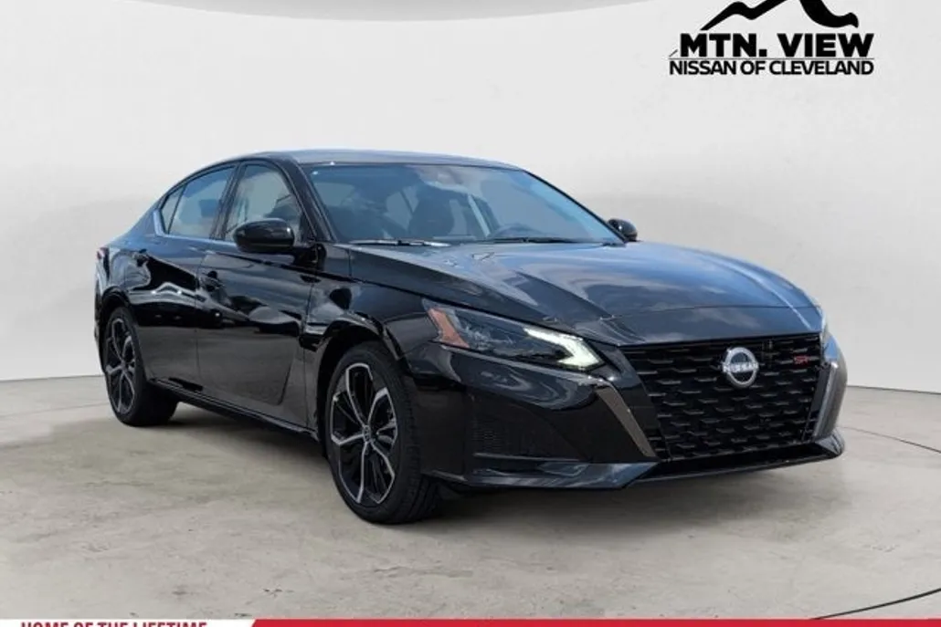 2025 Nissan Altima SR photo 1