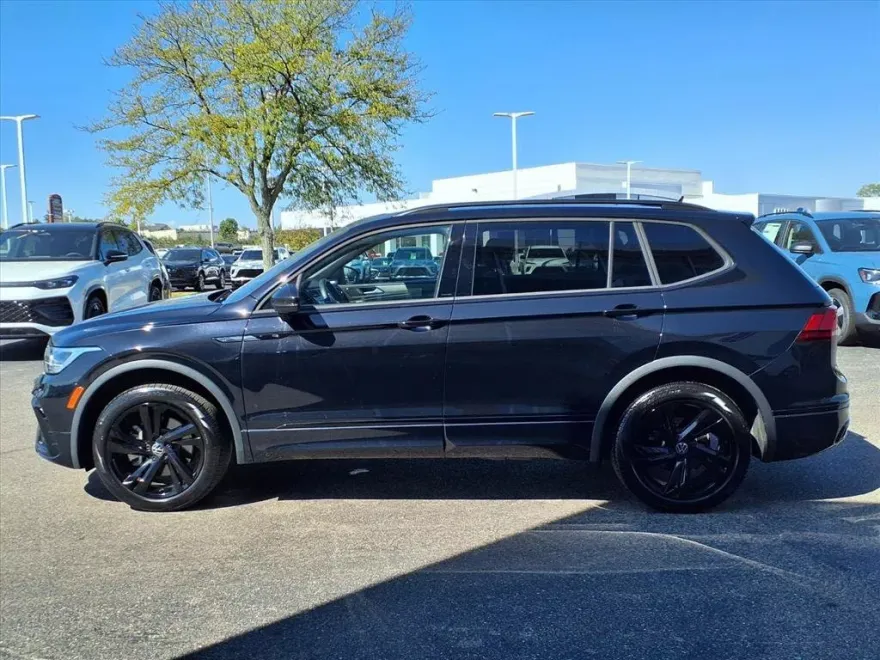 2024 Volkswagen Tiguan SE R-Line Black photo 1