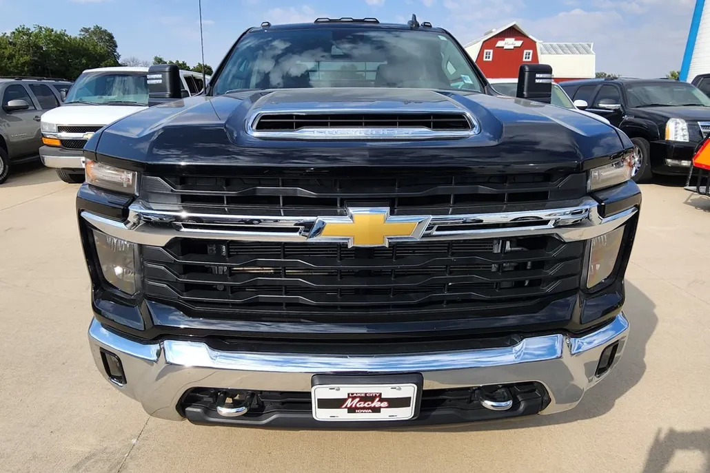 2024 Chevrolet Silverado 3500HD LT photo 1