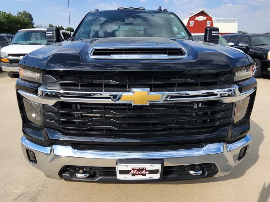 2024 Chevrolet Silverado 3500HD LT photo 1