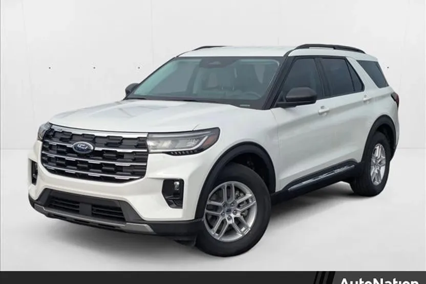 2025 Ford Explorer photo 1