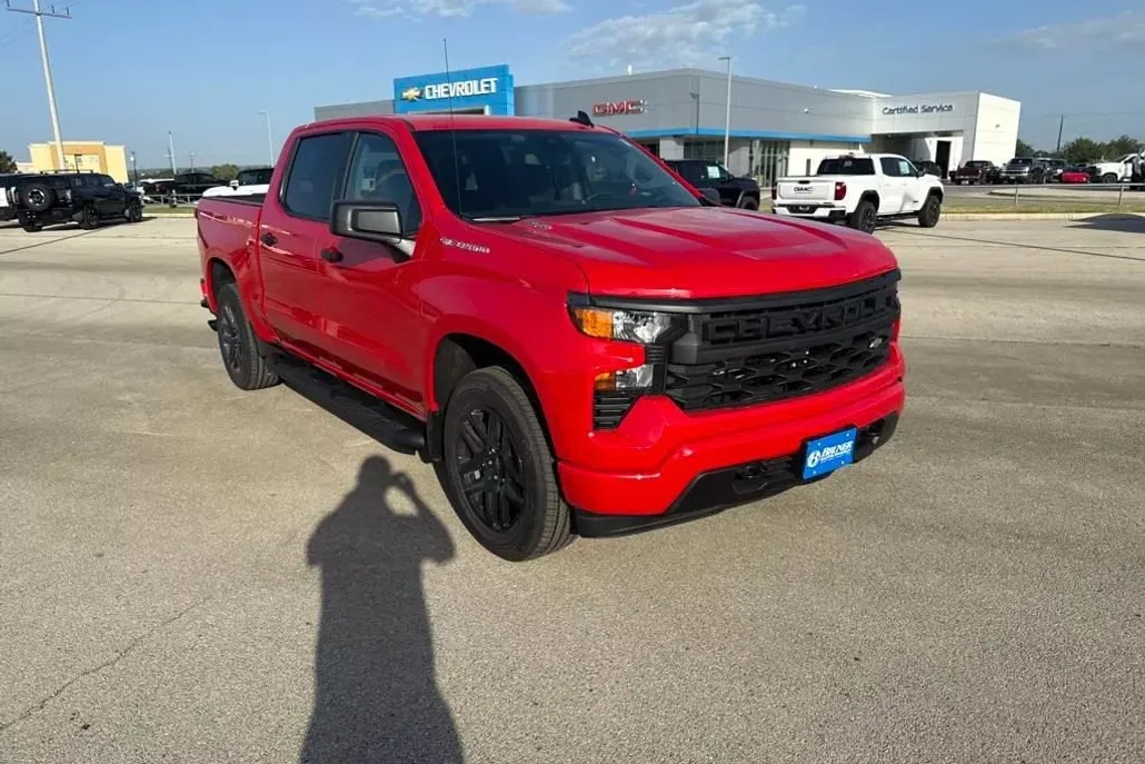 2025 Chevrolet Silverado 1500 Custom photo 1