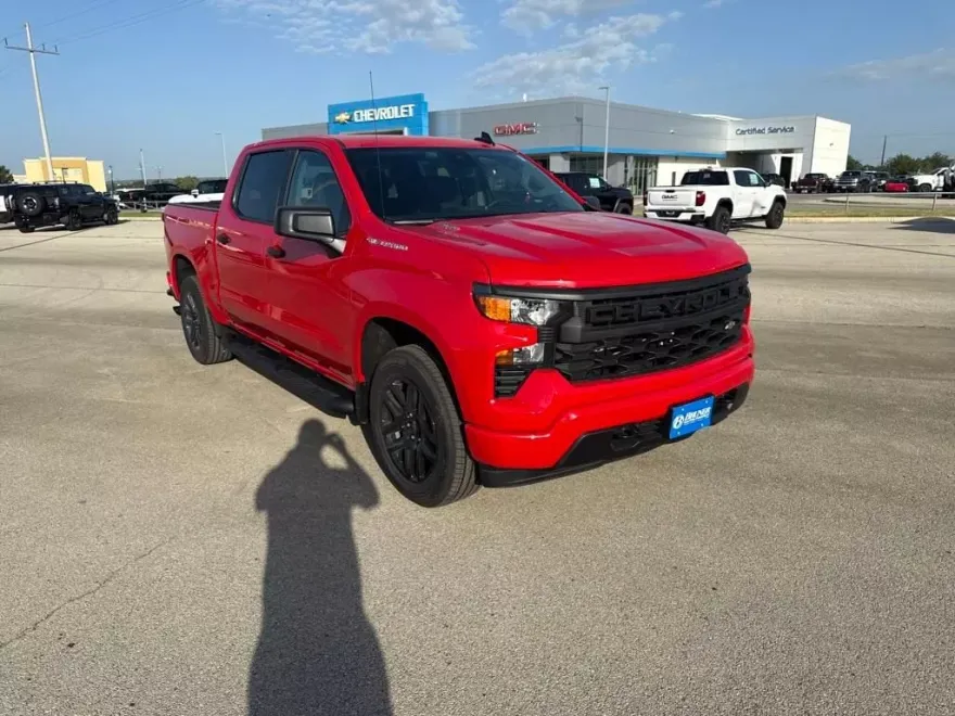 2025 Chevrolet Silverado 1500 Custom photo 1