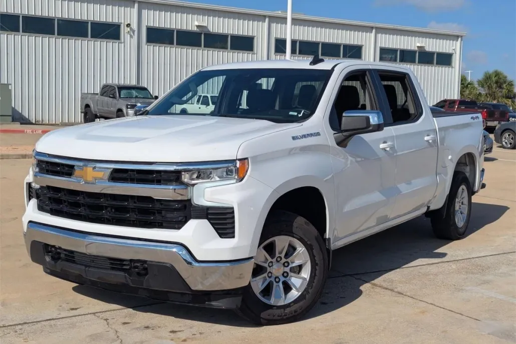 2025 Chevrolet Silverado 1500 LT photo 1