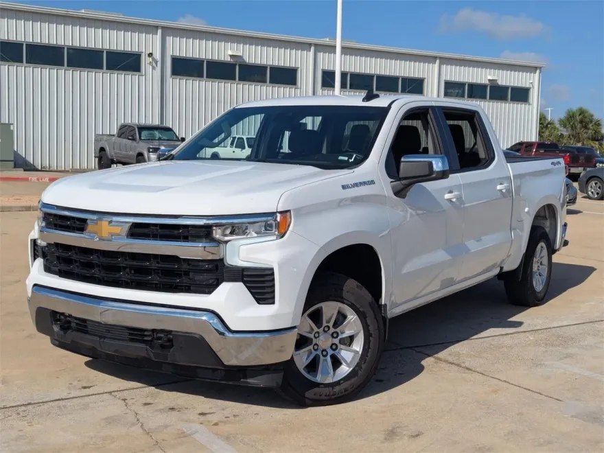 2025 Chevrolet Silverado 1500 LT photo 1