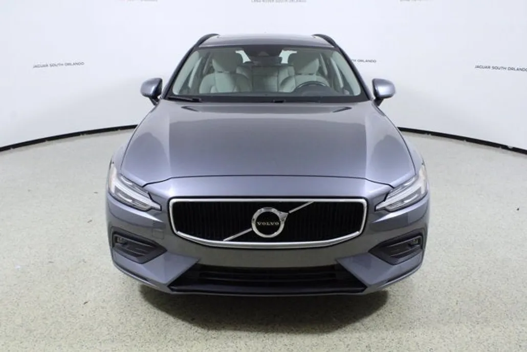 2021 Volvo V60 Momentum T5 photo 1