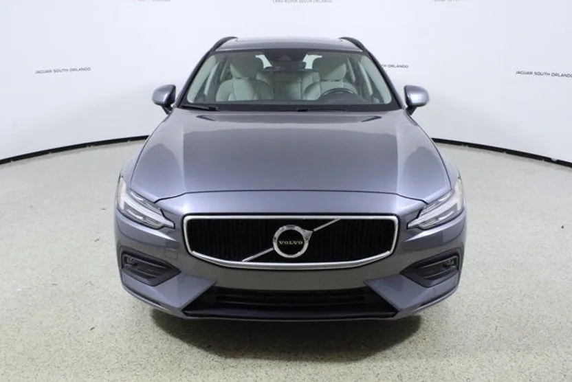 2021 Volvo V60 Momentum T5 photo 1
