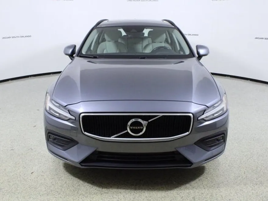2021 Volvo V60 Momentum T5 photo 1