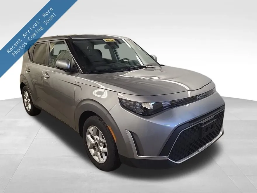 2024 Kia Soul LX photo 1