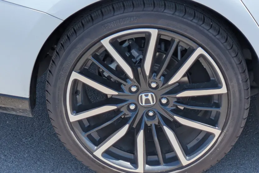 2023 Honda Accord Hybrid Touring photo 1