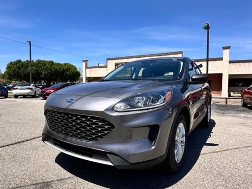 2022 Ford Escape S photo 1