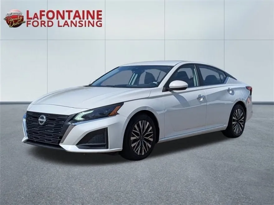 2023 Nissan Altima 2.5 SV photo 1
