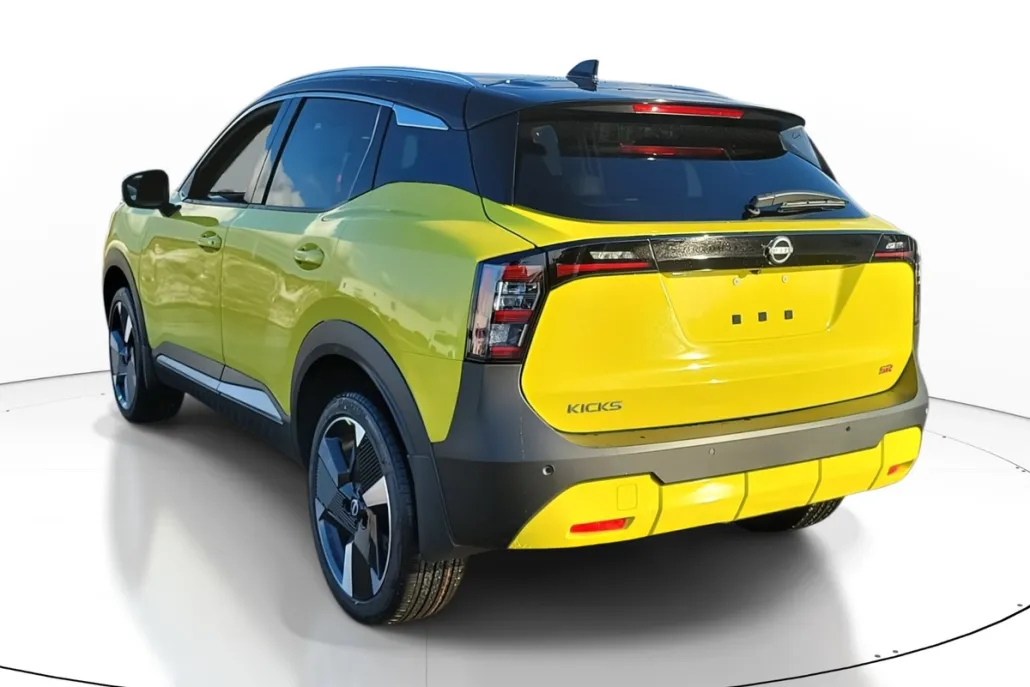 2025 Nissan Kicks SR photo 1