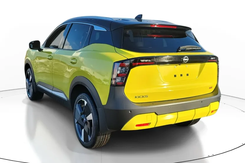 2025 Nissan Kicks SR photo 1