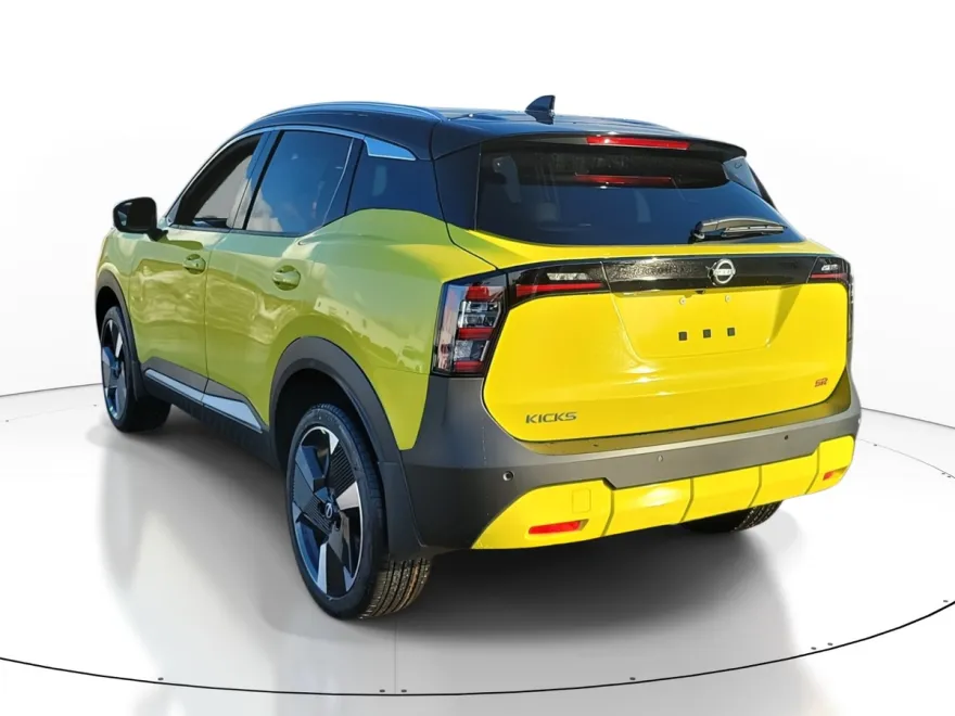 2025 Nissan Kicks SR photo 1