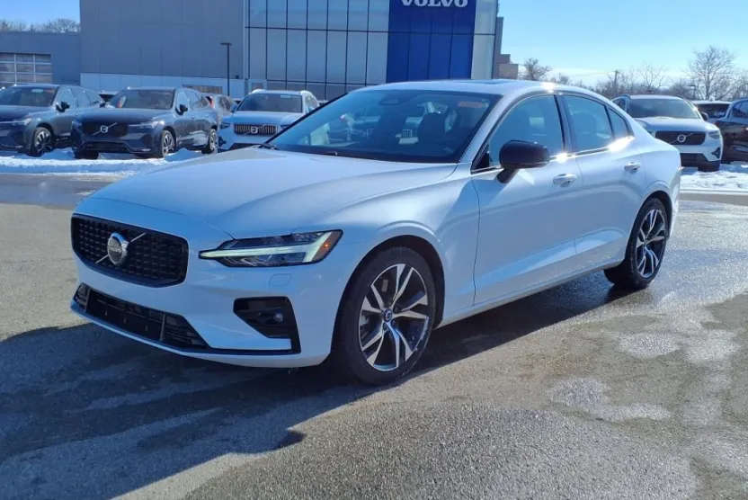 2025 Volvo S60 B5 Core photo 1
