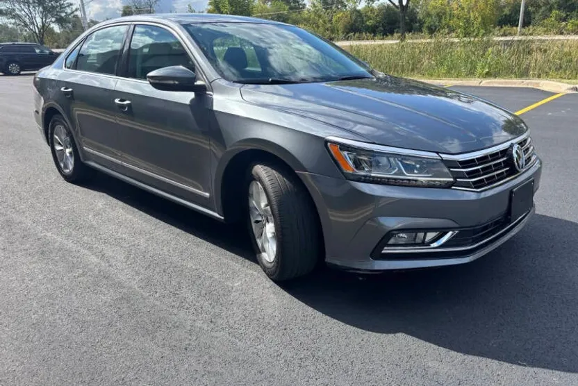 2016 Volkswagen Passat S photo 1