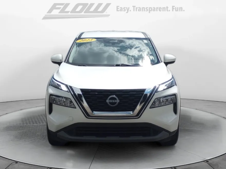 2023 Nissan Rogue SV photo 1