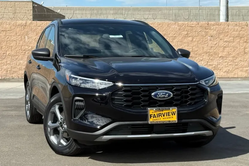 2025 Ford Escape ST-Line photo 1
