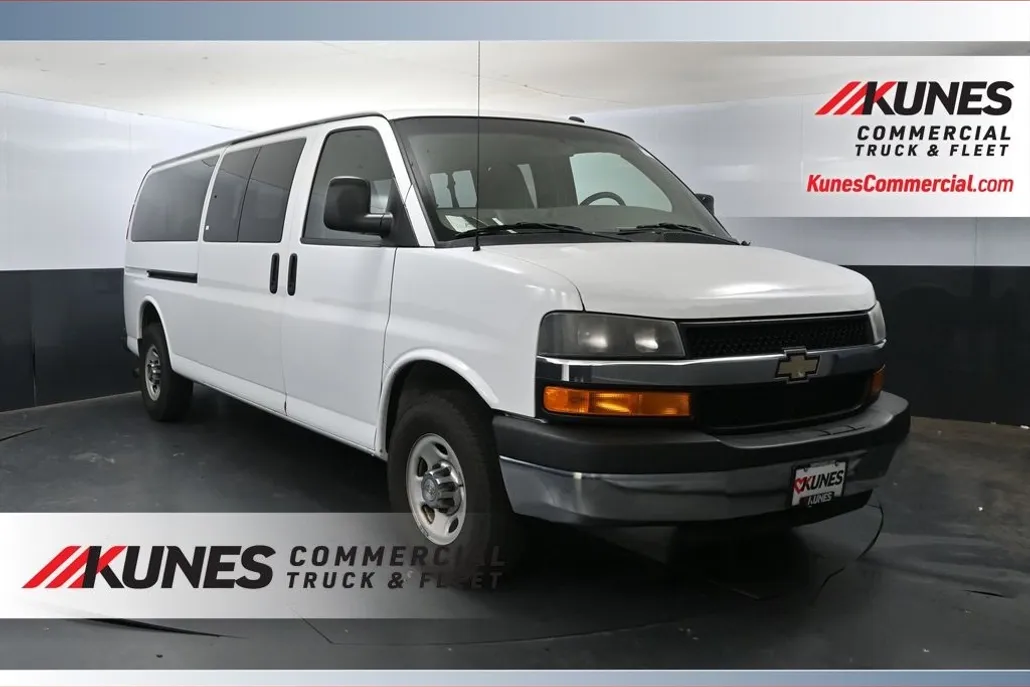 2013 Chevrolet Express 3500 LT Passenger photo 1