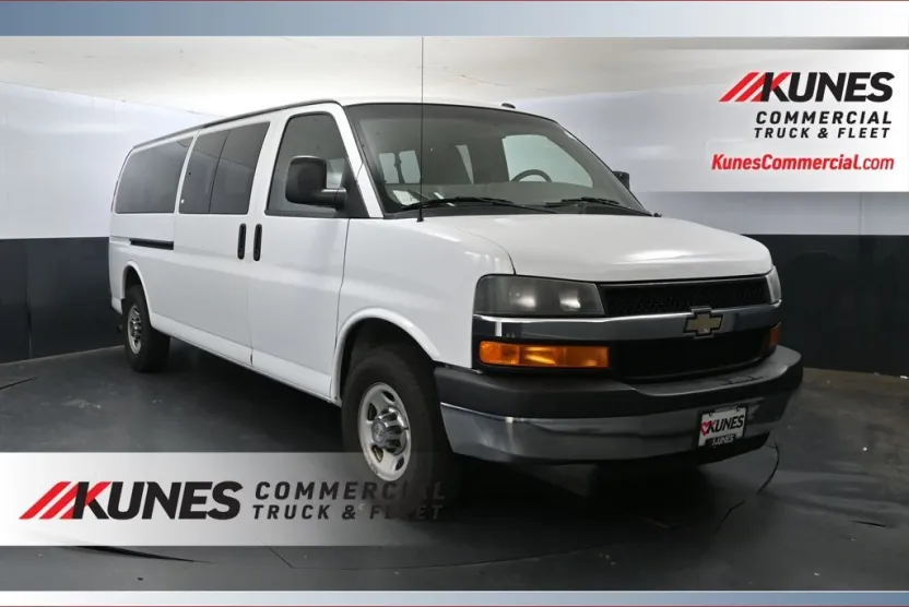 2013 Chevrolet Express 3500 LT Passenger photo 1