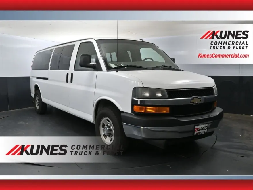 2013 Chevrolet Express 3500 LT Passenger photo 1