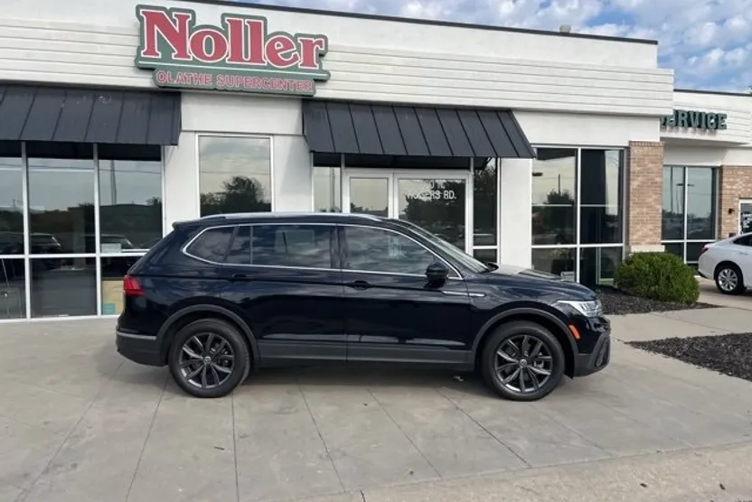 2023 Volkswagen Tiguan SE photo 1