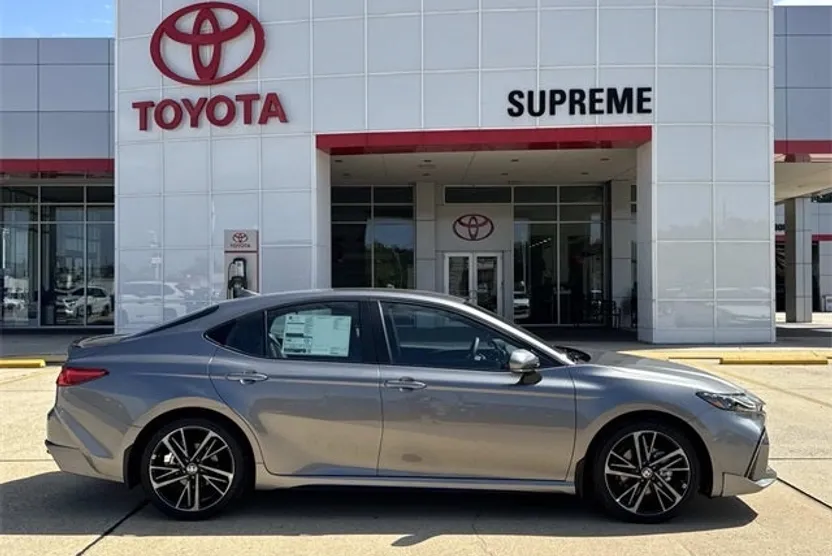 2026 Toyota Camry LE photo 1