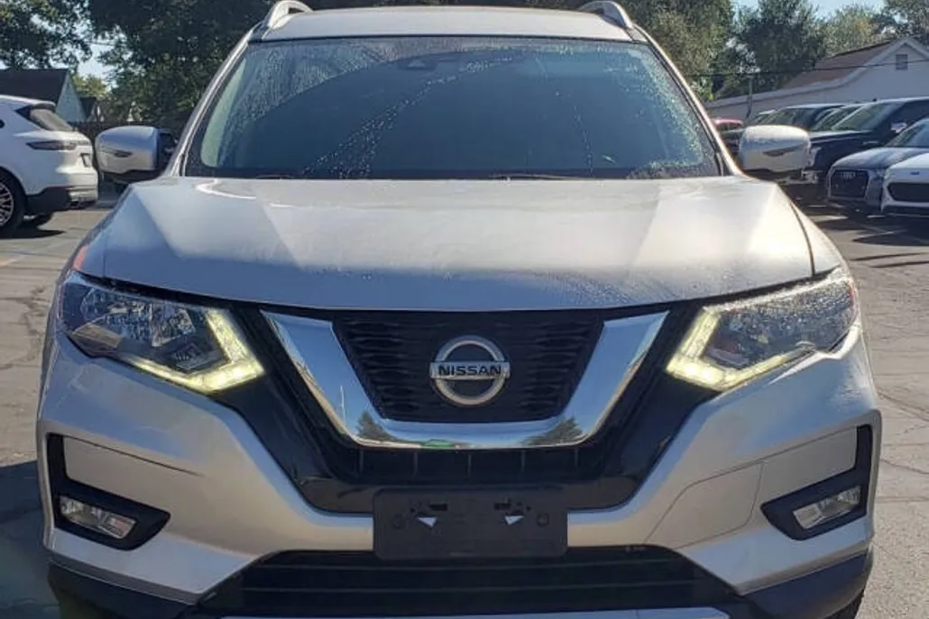2019 Nissan Rogue SV photo 1