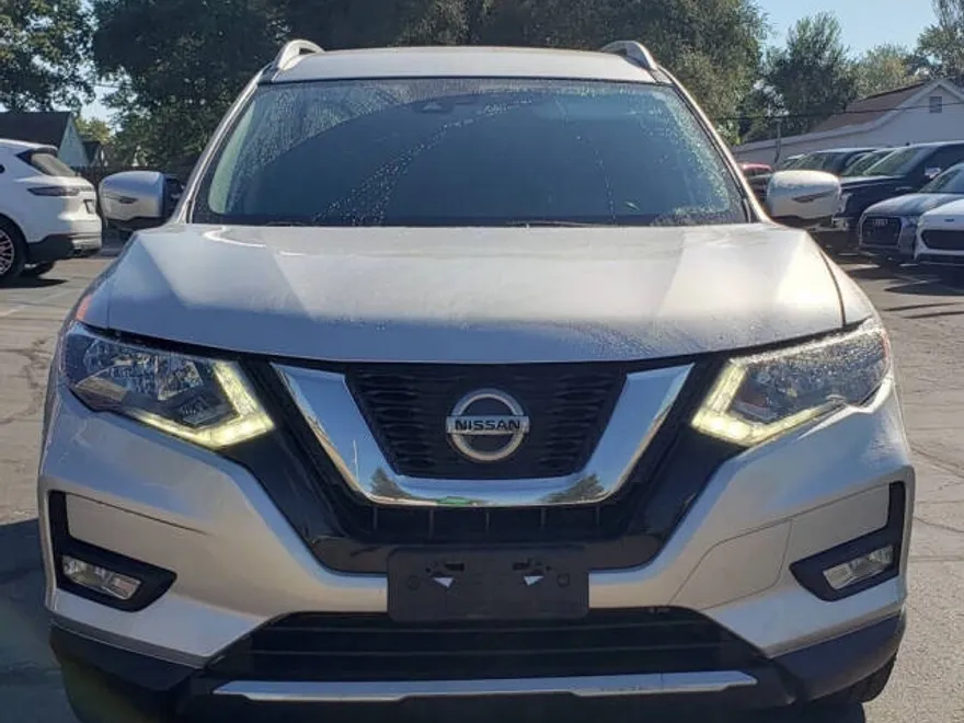 2019 Nissan Rogue SV photo 1