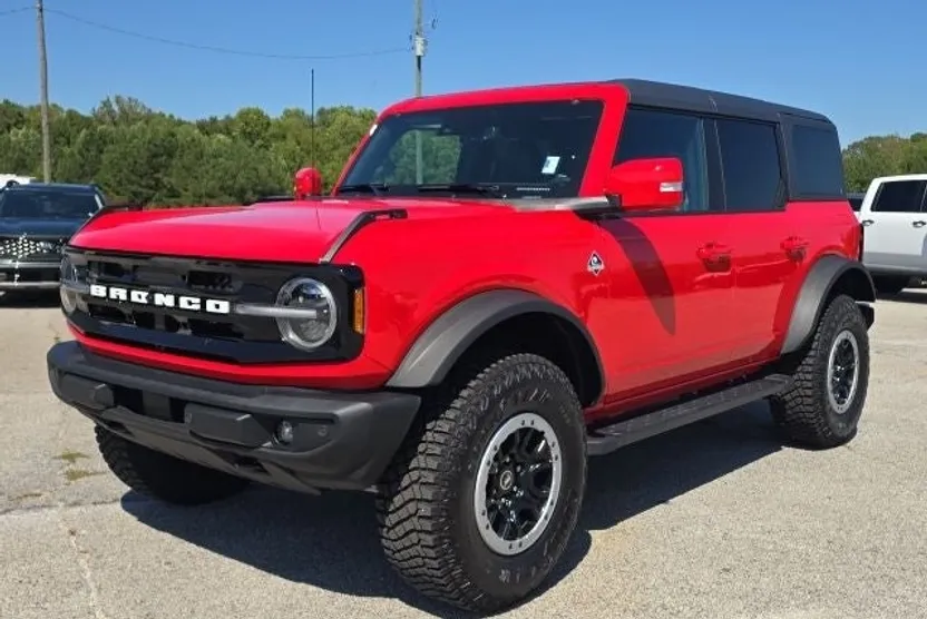 2024 Ford Bronco Outer Banks photo 1