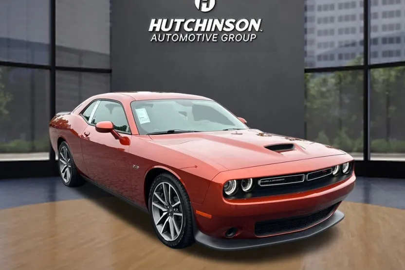 2023 Dodge Challenger R/T photo 1