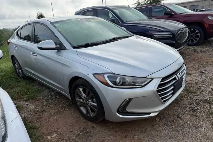 2017 Hyundai Elantra SE photo 1