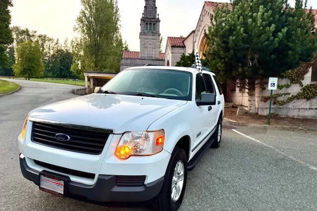 2006 Ford Explorer XLS photo 1