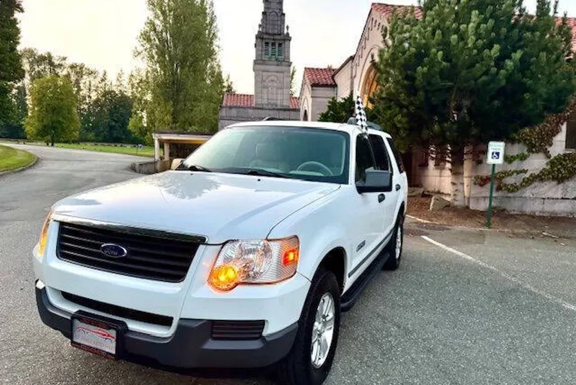 2006 Ford Explorer XLS photo 1