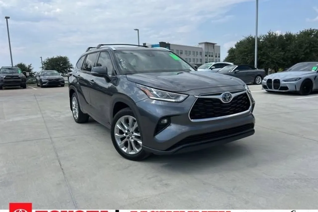 2024 Toyota Highlander Hybrid Limited photo 1