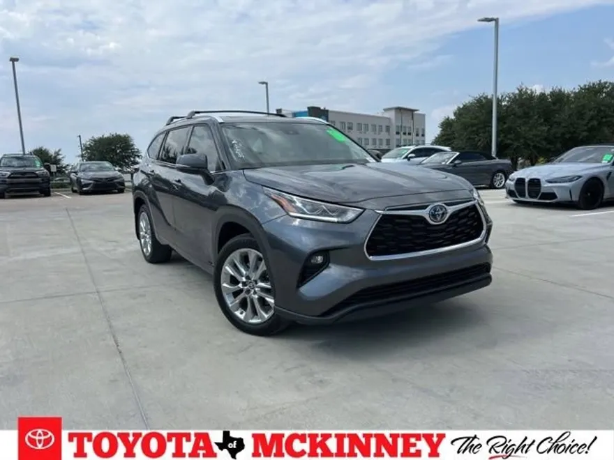 2024 Toyota Highlander Hybrid Limited photo 1