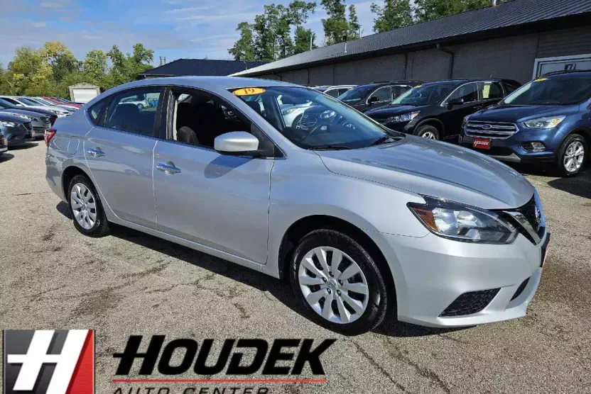 2019 Nissan Sentra S photo 1