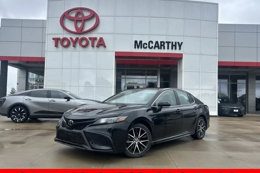2023 Toyota Camry SE photo 1