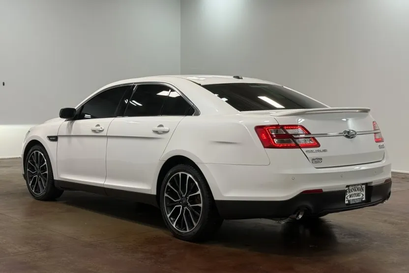 2019 Ford Taurus SHO photo 1