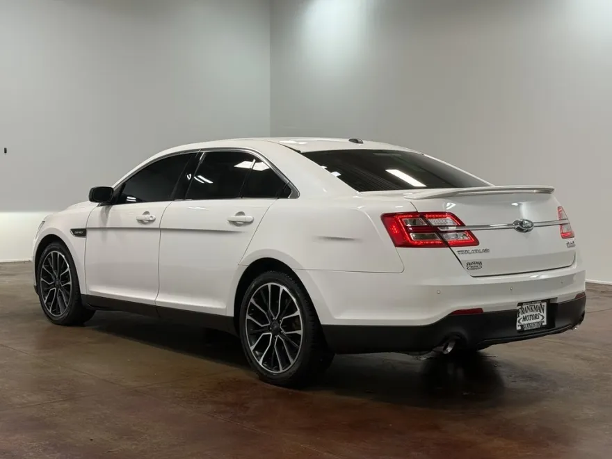 2019 Ford Taurus SHO photo 1